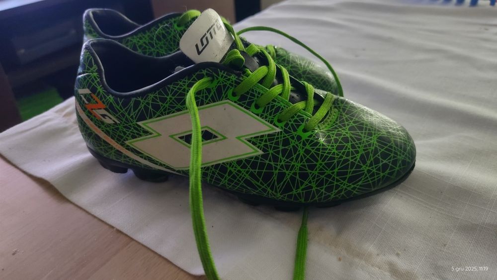 Buty piłkarskie, korki LOTTO rozmiar 31