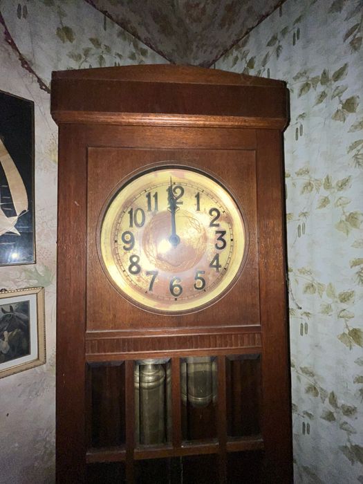 Продам антикварний підлоговий годинник