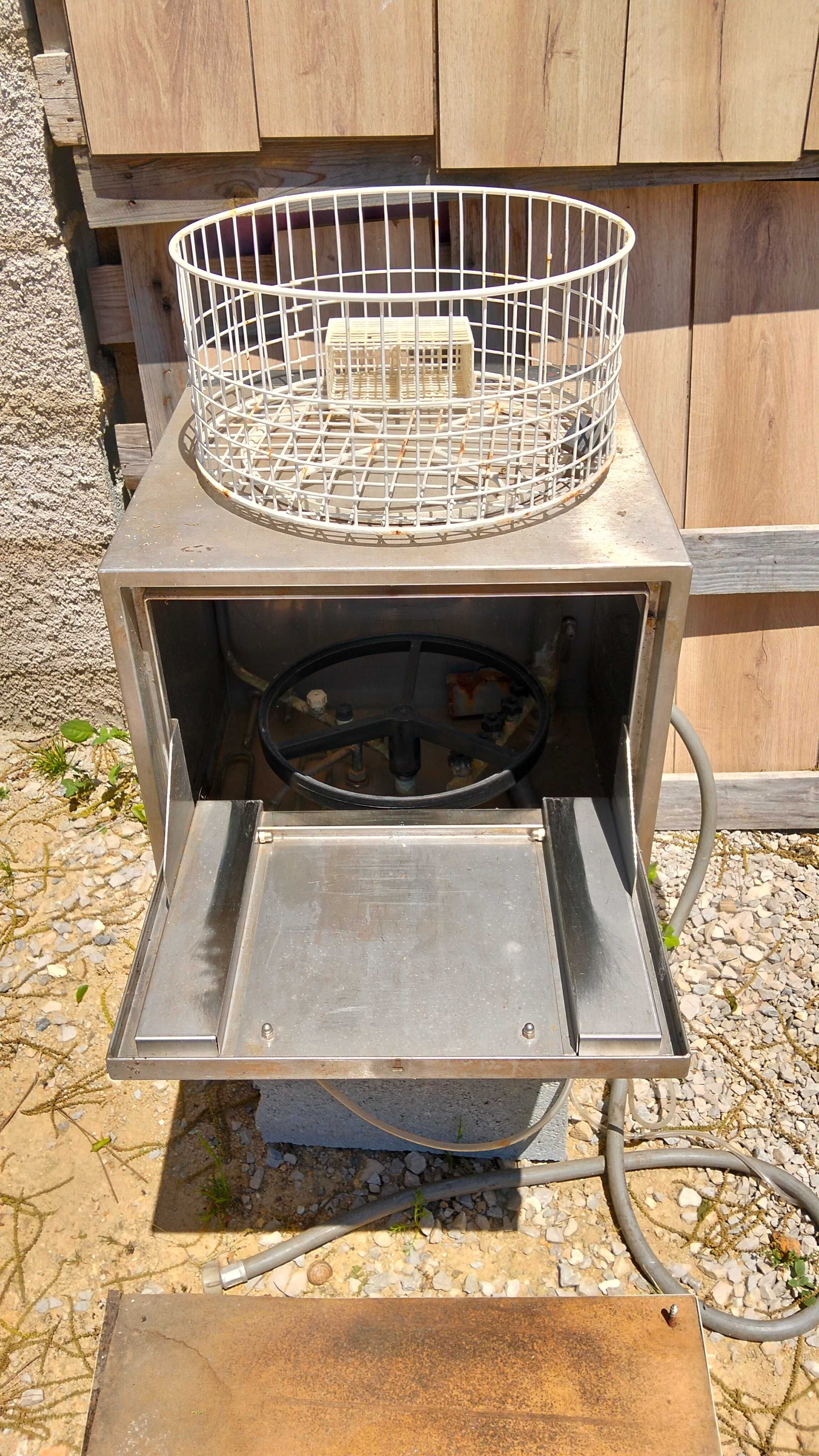 Máquina de lavar chávenas para desocupar
