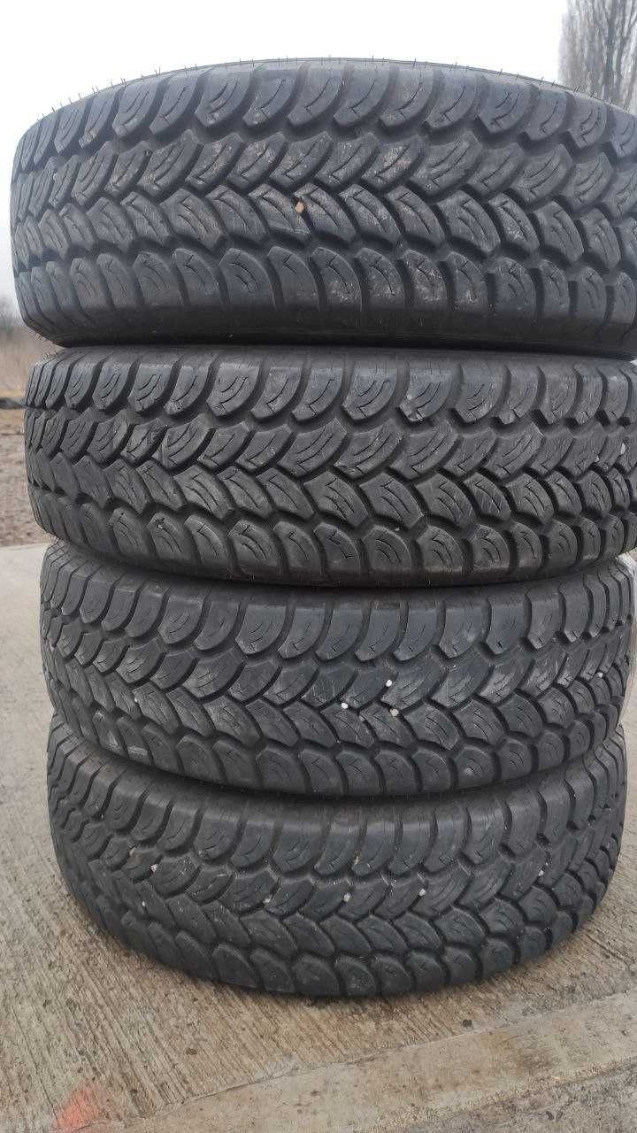 Шини / Гума 215/75 R16 C Vredestein Comtrac