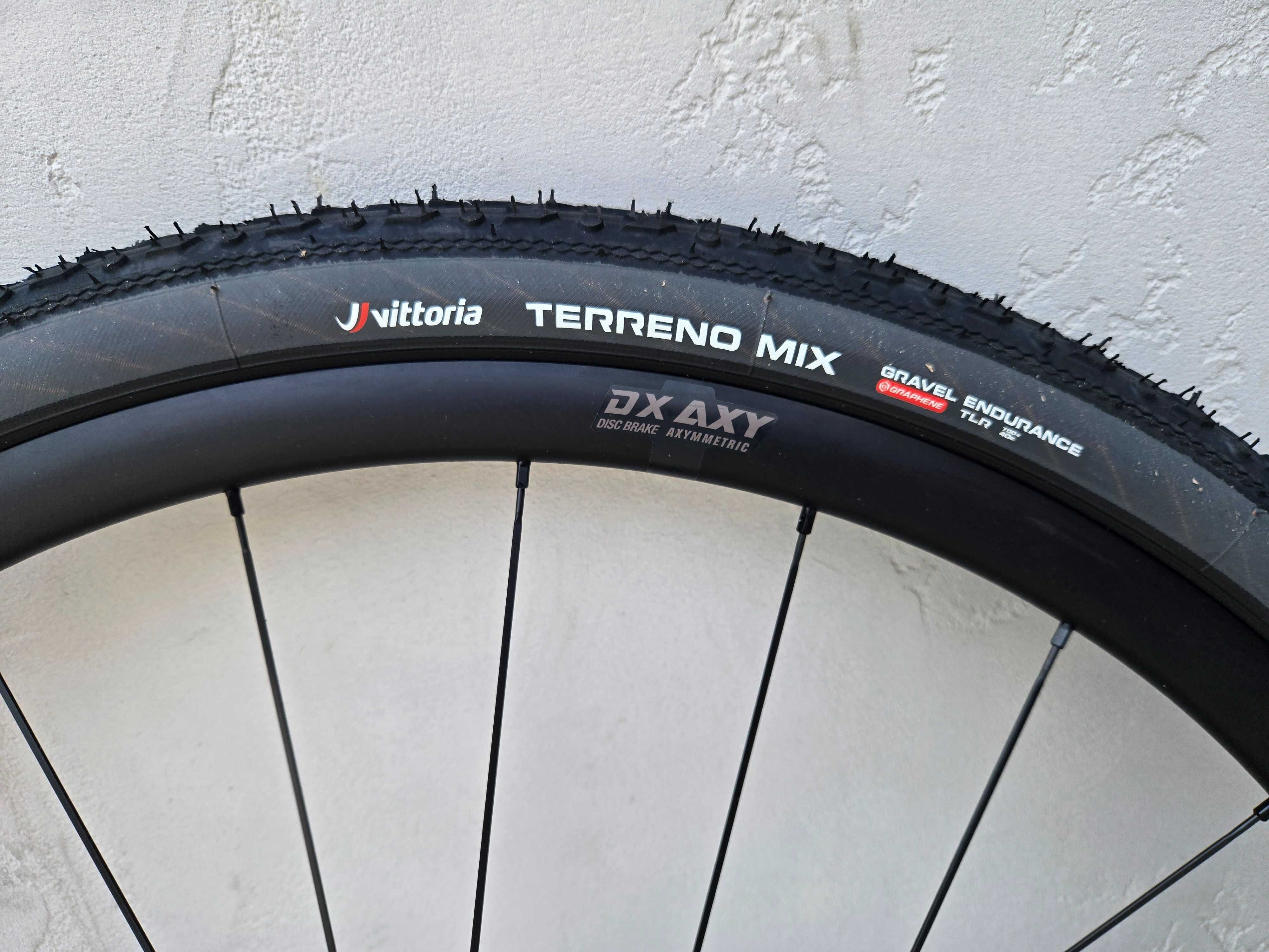 nowe koła gravel Wilier Graff z nowymi oponami Vittoria