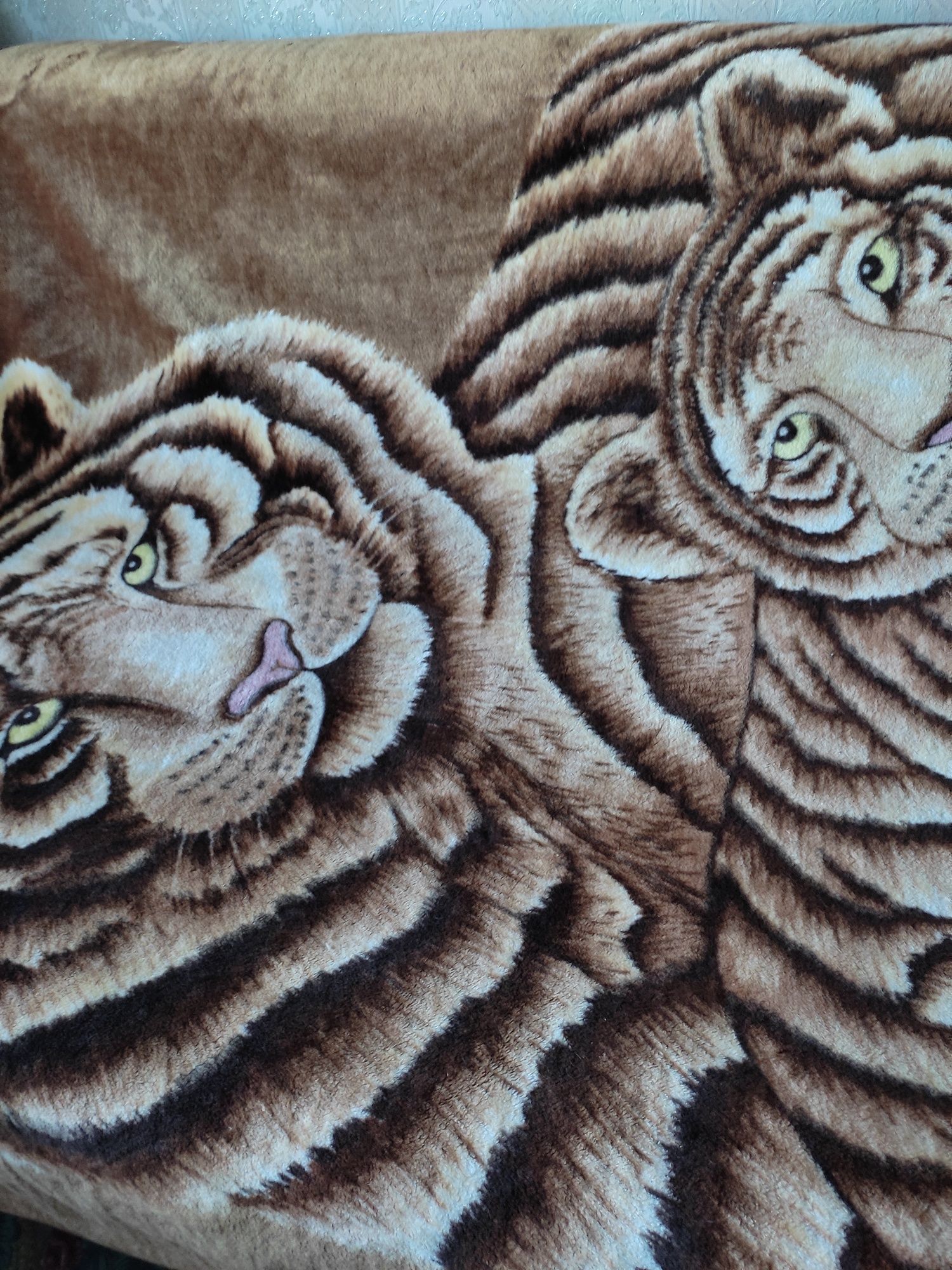 Покрывало-плед с тиграми и верблюжье одеяло