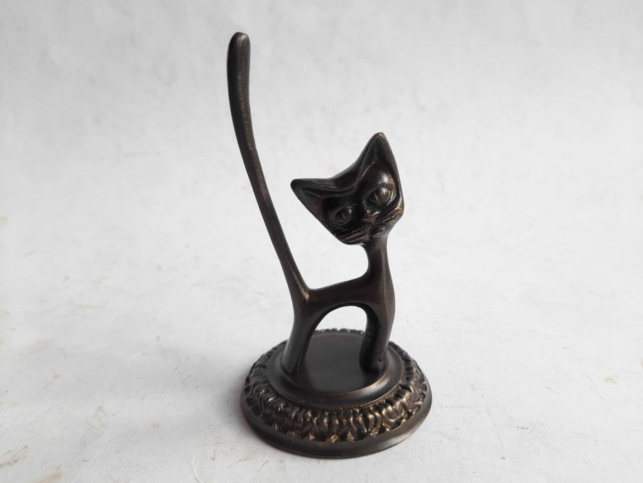 Figurka kot na podstawce (mosiądz)