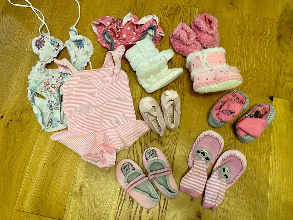 Buciki i stroje kąpielowe dla dziewczynki