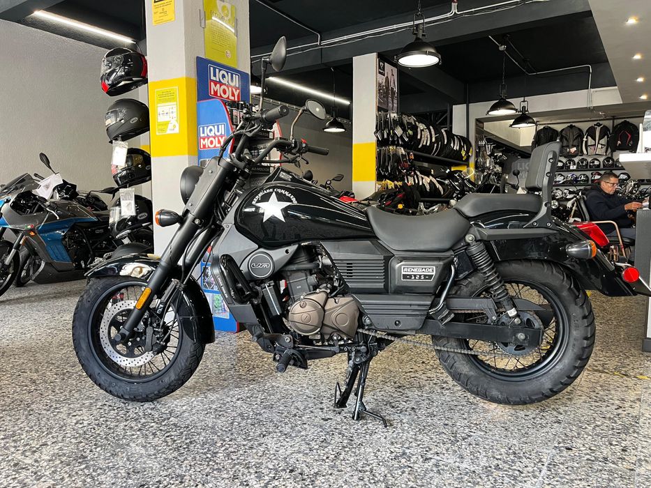 UM Renegade Commando 125 cc Uma cruiser Americana de estilo