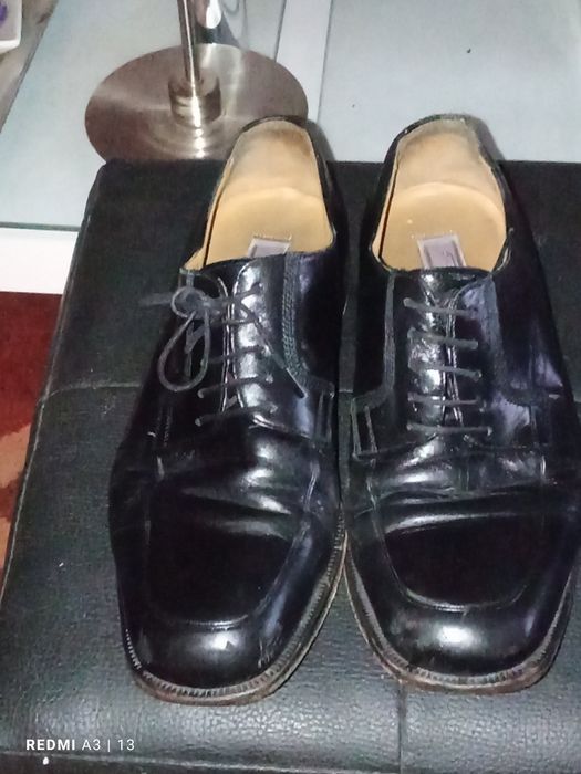 Sapatos homem em bom estado