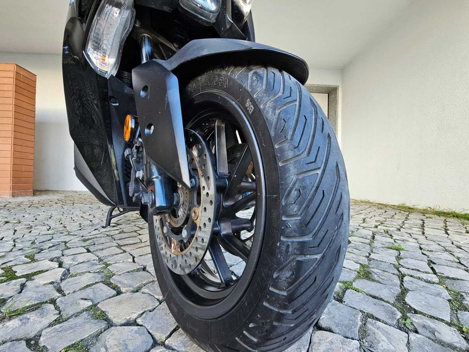 Yamaha X-MAX 400 ABS TCS de 2019 com 10.650 kms