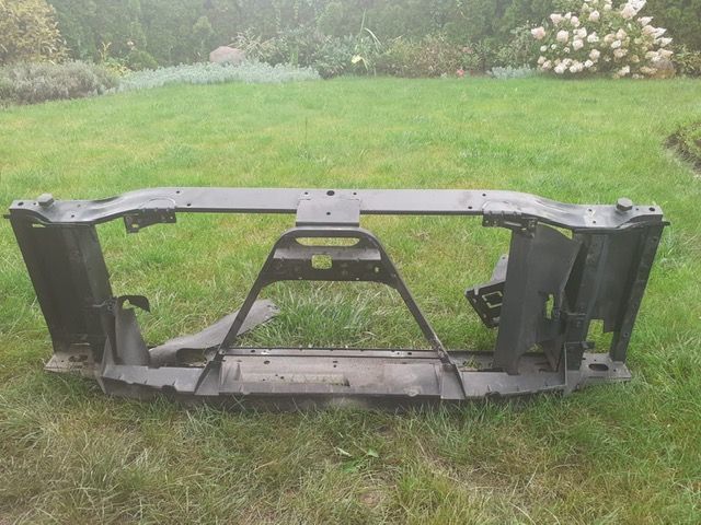 Cadillac Escallade  GMC chlodnice, pas przedni,Komplet