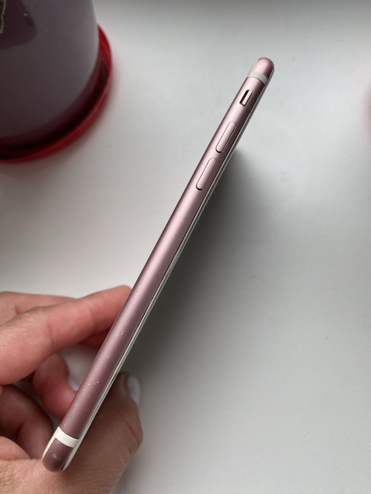 IPhone 7  Версія ПЗ 15.8.3 Місткість 128ГБ