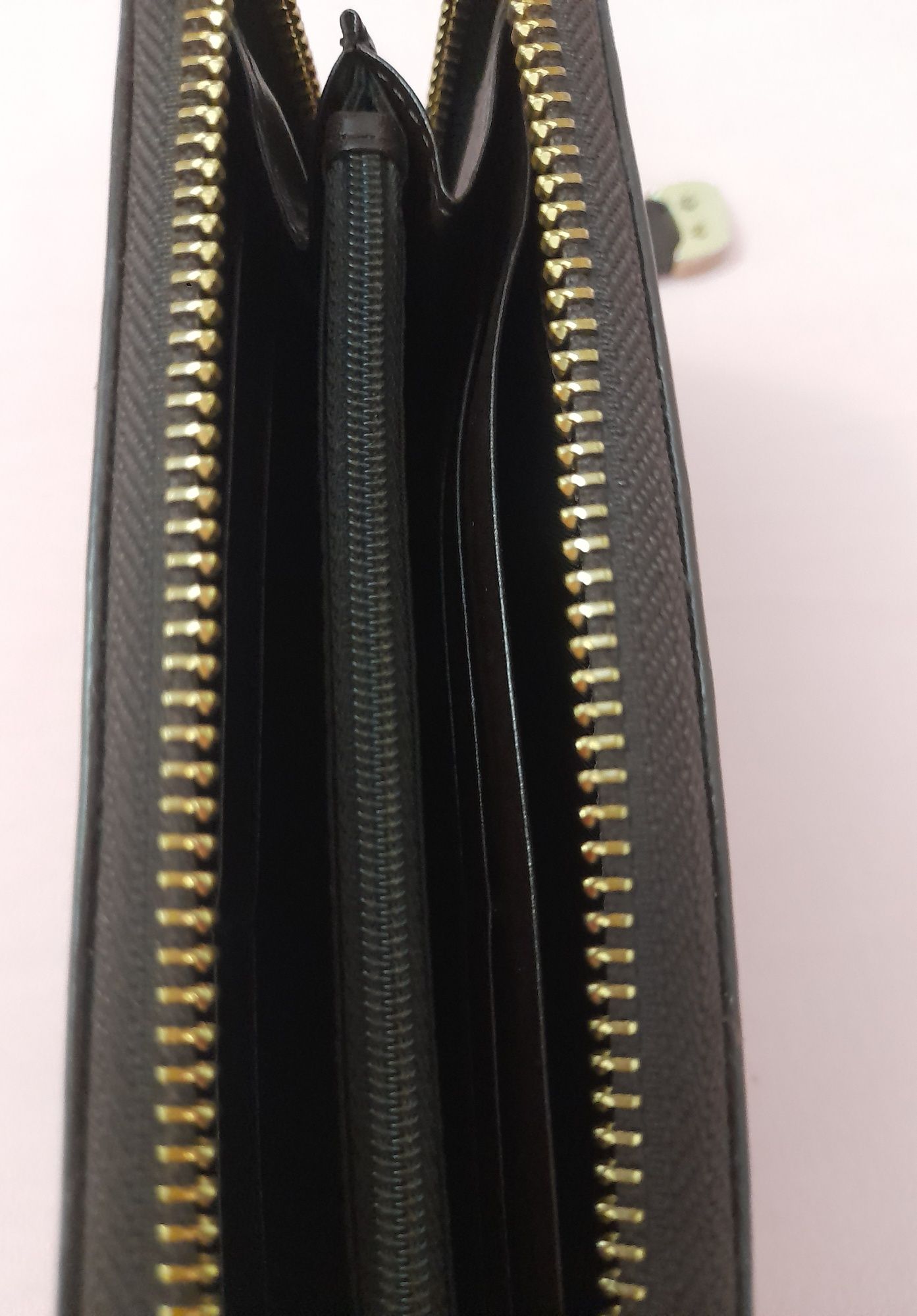 Portfólio DKNY muito bom estado