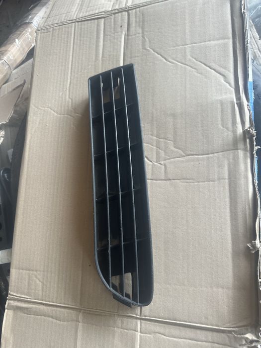 Решітка бампера audi a6 c4 ліва,4a0807345j