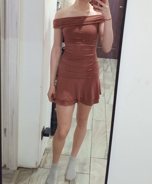 Sukienka nowa Bershka z falbanką