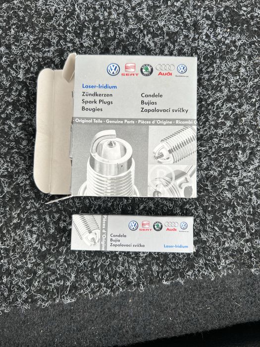 Свеча зажигания.VAG.Volkswagen,Audi.Skoda.03F905600A