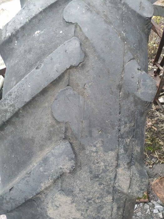 Шина 15.5 на 38 (лисе) МТЗ ЮМЗ  є майже нові широкі диски