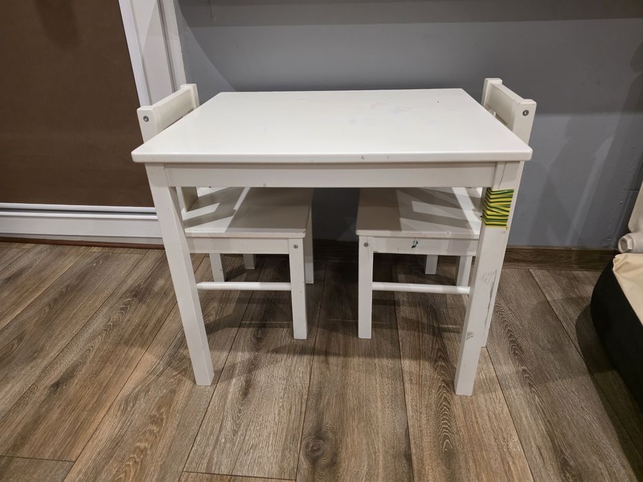 Stolik z 2 krzesełkami ikea