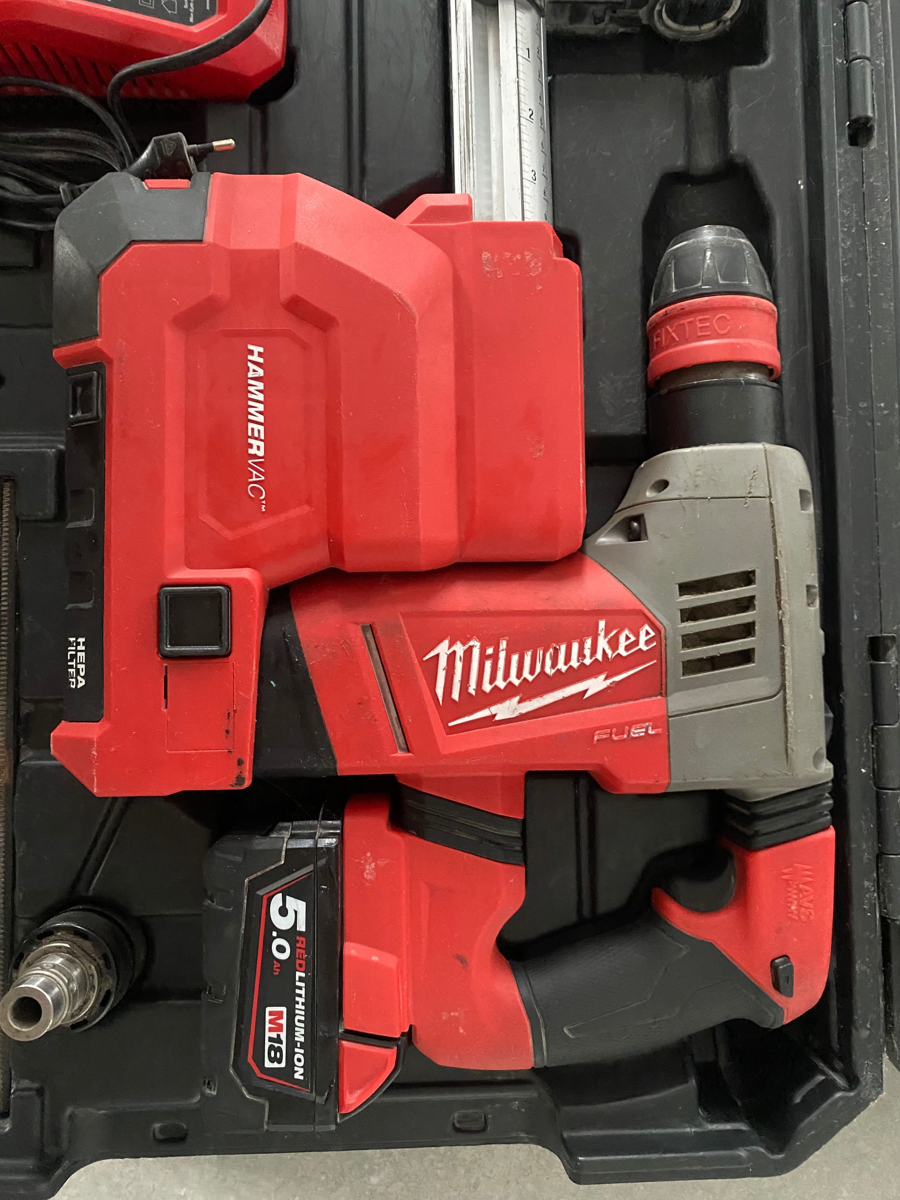 Młotowiertarka milwaukee CHPX+ odsysacz