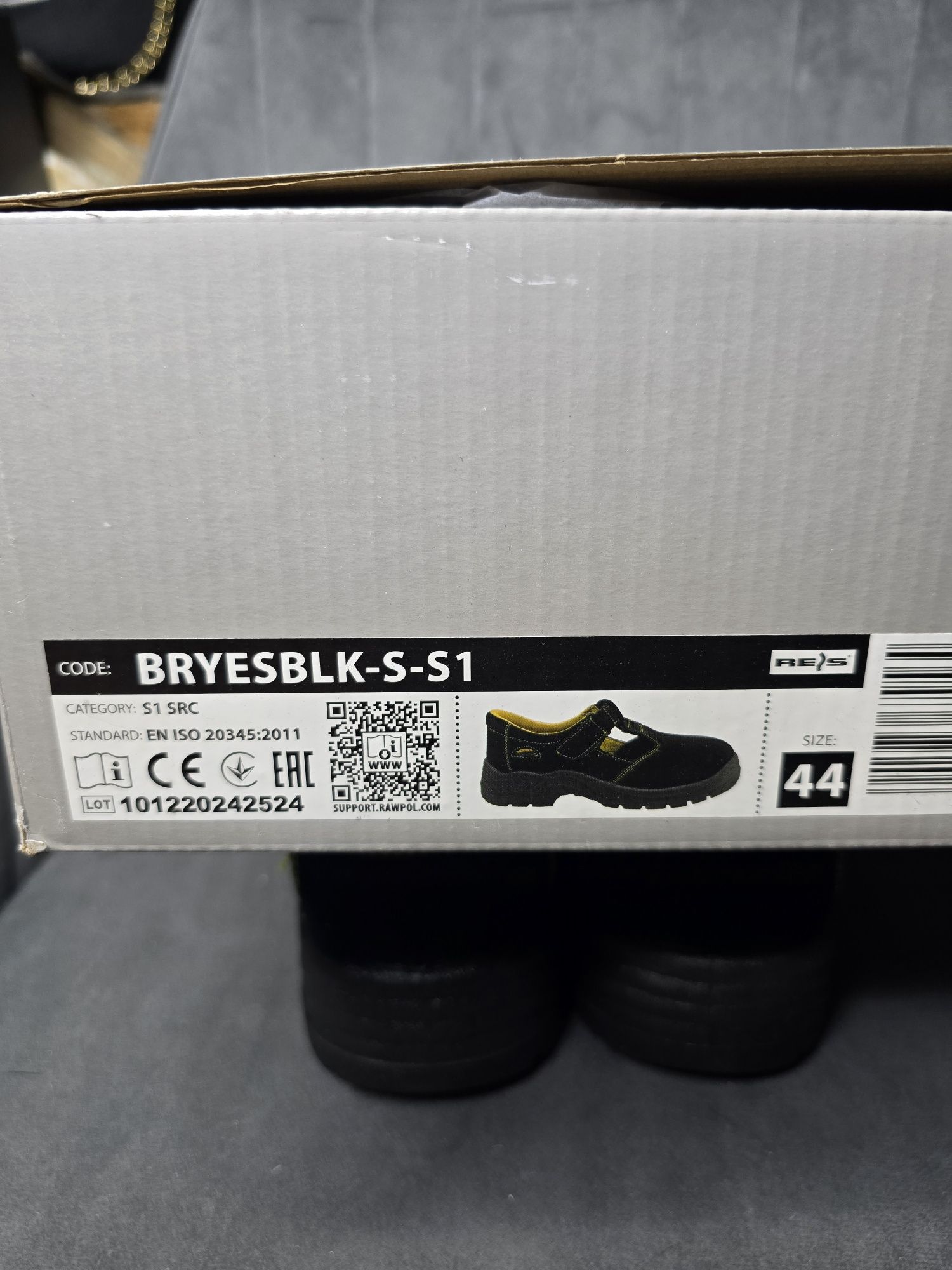 Buty bezpieczne z podnoskiem bhp