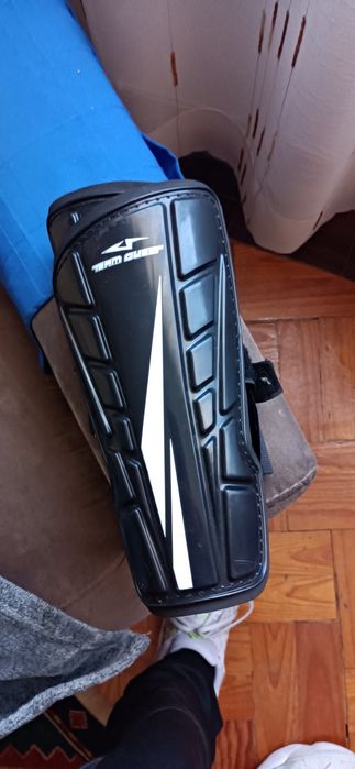 Caneleiras normais. Com norma CE 3061 EVA