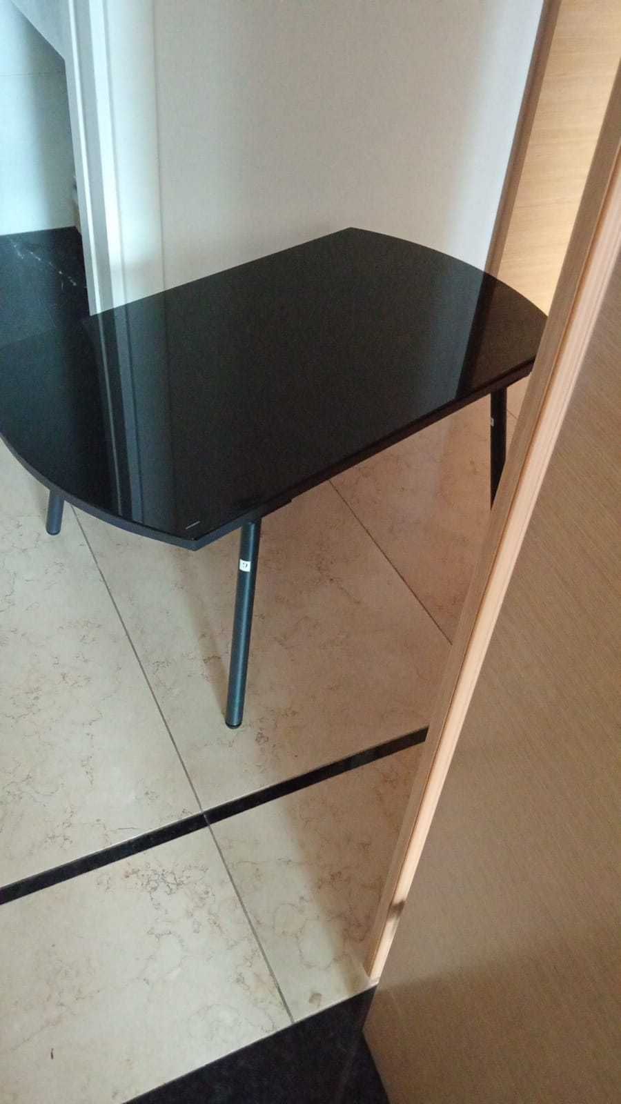 Mesa de centro preto brilhante