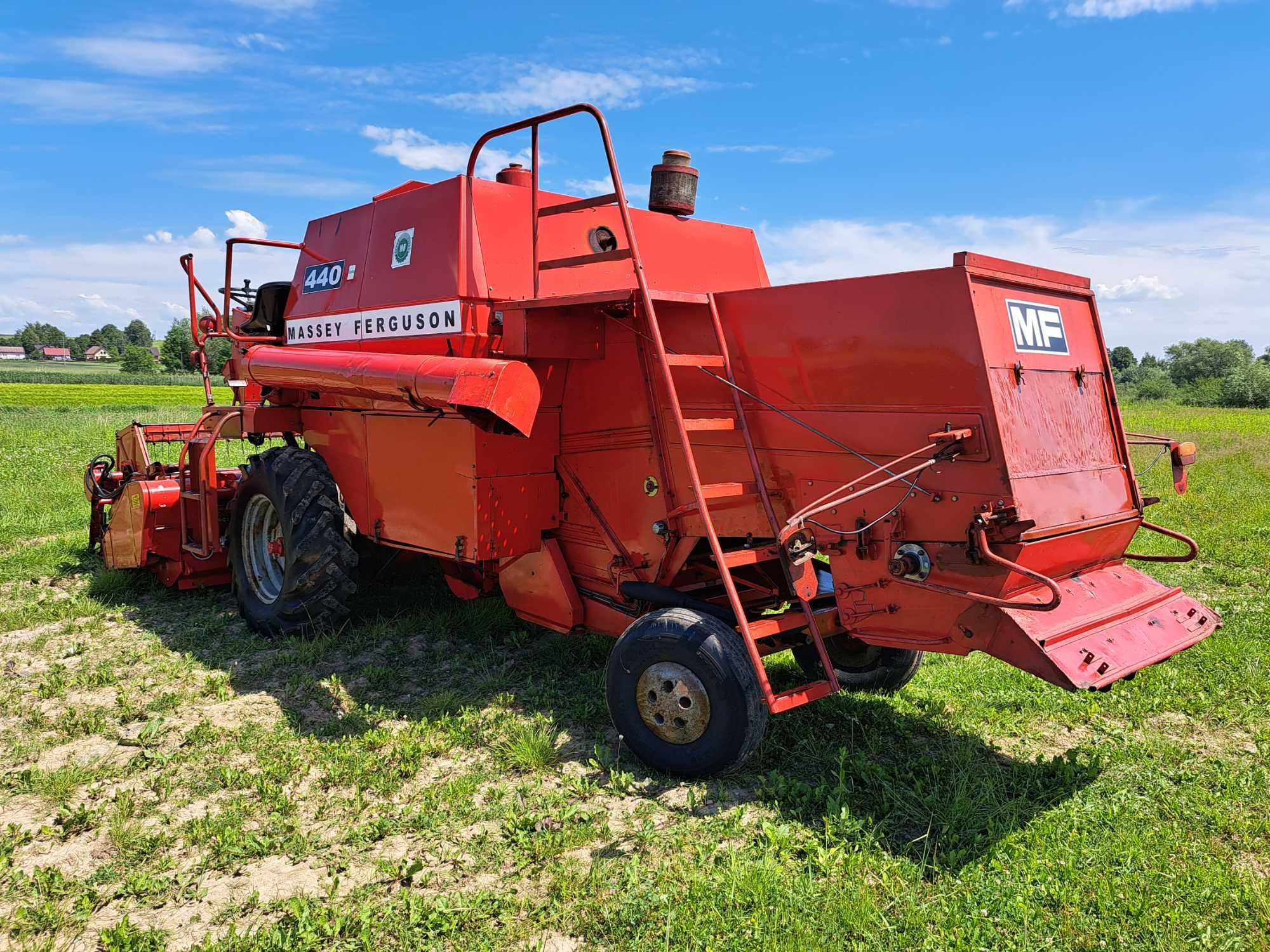 Kombajn zbożowy, do zboża Massey Ferguson MF 187 440 Perkins sieczk