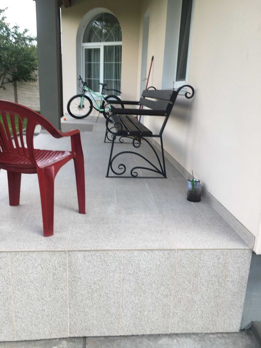 Здам в оренду   дві кімнати в  будинку