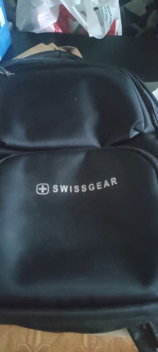 Super plecak na laptopa na dokumenty znanej szwajcarskiej firmy