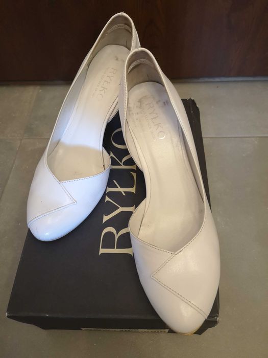 Buty Czółenka Ryłko skórzane białe obcas 37,5