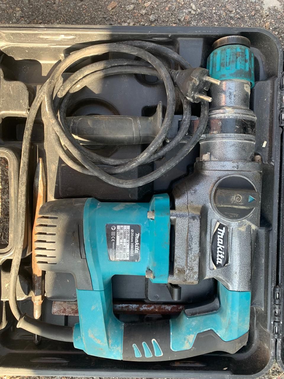 Бочковой перфоратор Makita HM4002