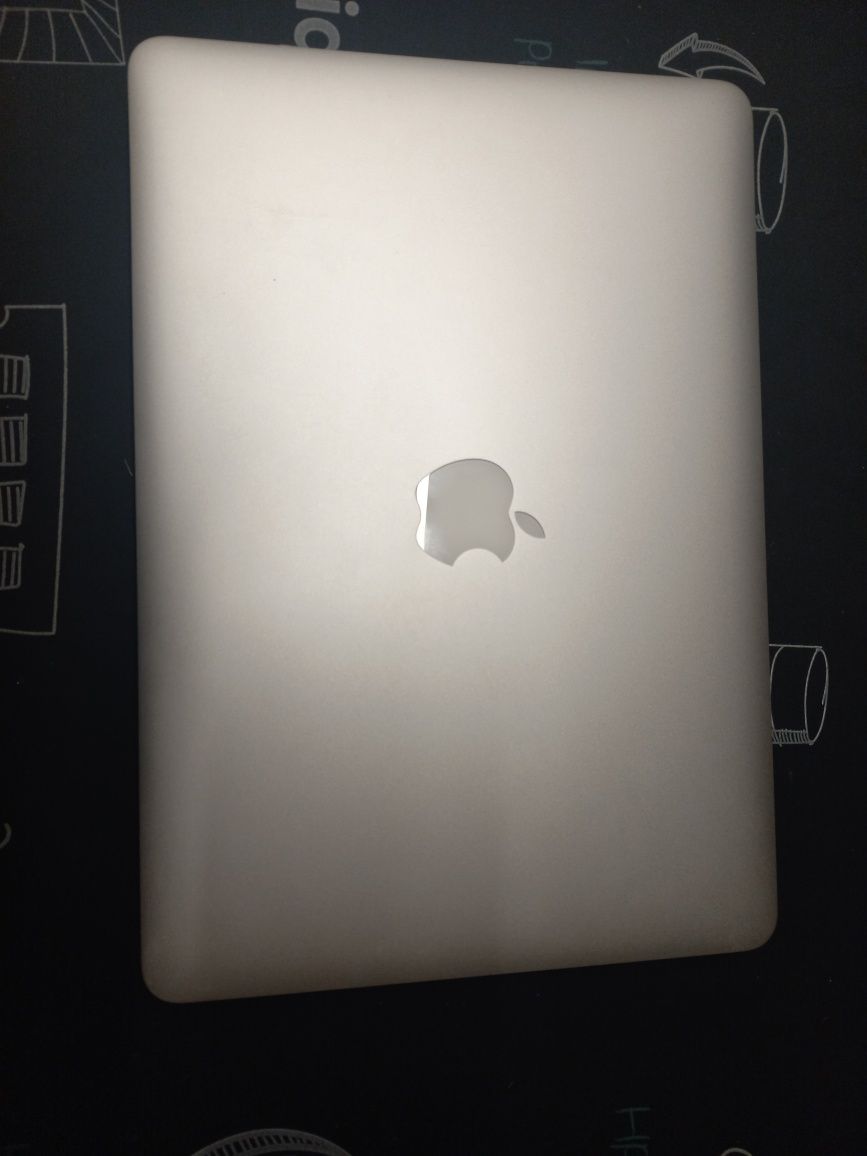 Продам Macbook Air  A1466 13" i7/8gb/128