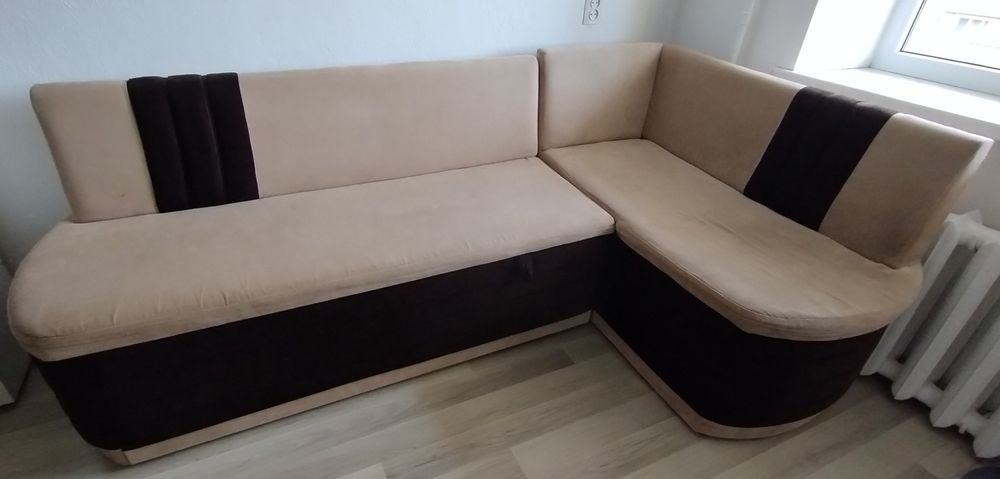 Кутовий розкладний кухонний диван з спальним місцем