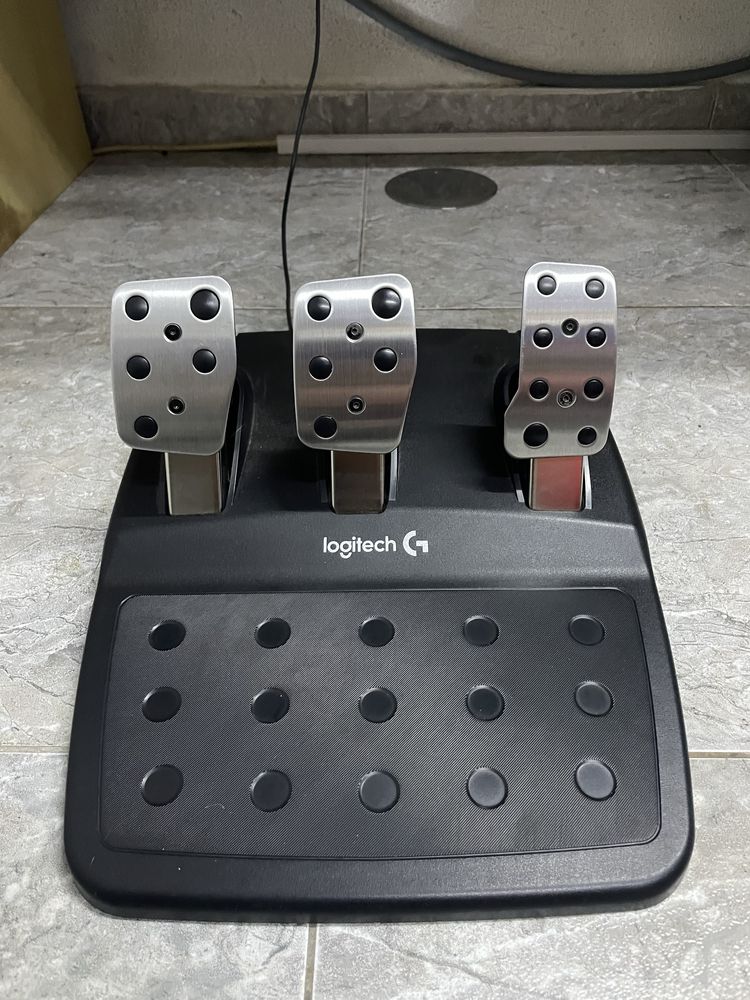 Volante e Pedais Logitech G29