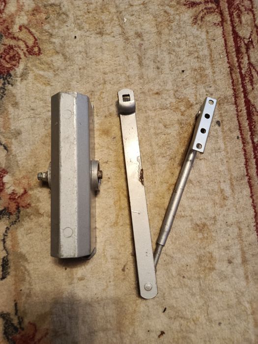 Доводчик до дверей