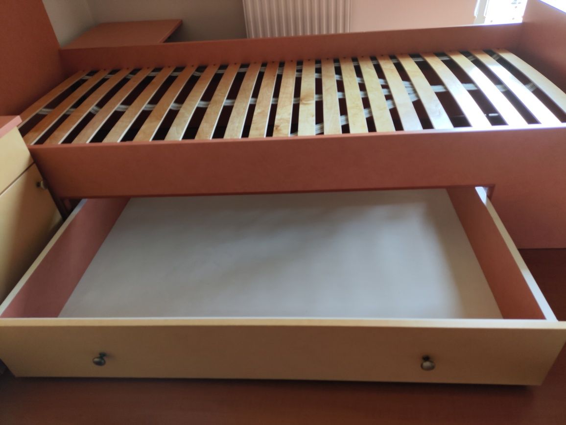 Łóżko 90x200 ze stelażem oraz szufladą na kółkach