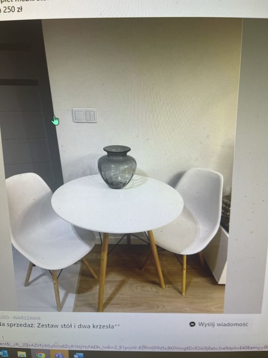 Piękny biały okrągły stół na drewnianuch nogach