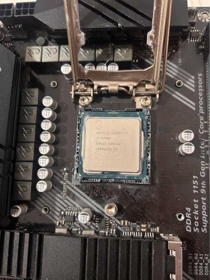 Bundle i79700k  + motherboard z390 gygabite gaming x