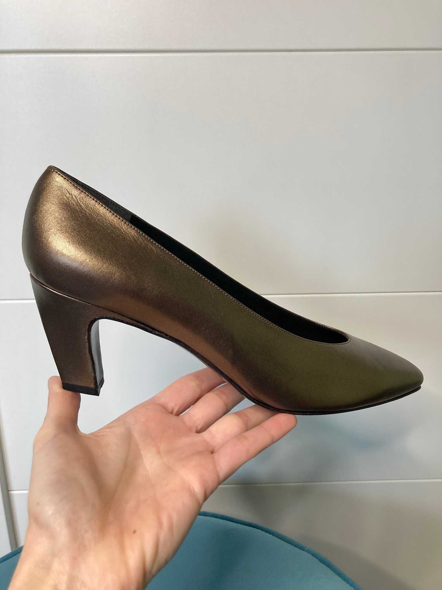 Nowe brązowe metaliczne buty czółenka Stuart Weitzman luksus 36