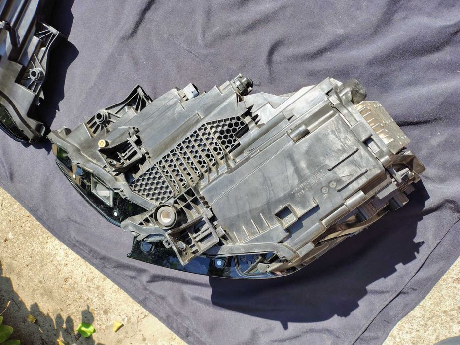 Фари права та ліва Audi SQ8 оригінал 4M8941085 4M8941086