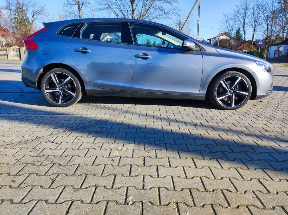 Volvo V40 2,0d D3 150KM tylko 126000 przebieg Ledy Nawigacja Alu18