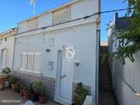 Casa Térrea com logradouro e terraço - Bensafrim