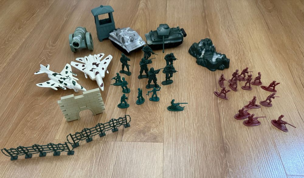 Zestaw żołnierzyków i akcesoria czołgi armata myśliwce .. zestaw