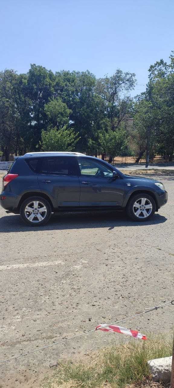 Продам Toyota RAV4