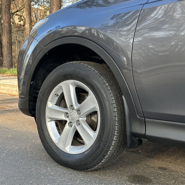 Toyota rav4  2013 года