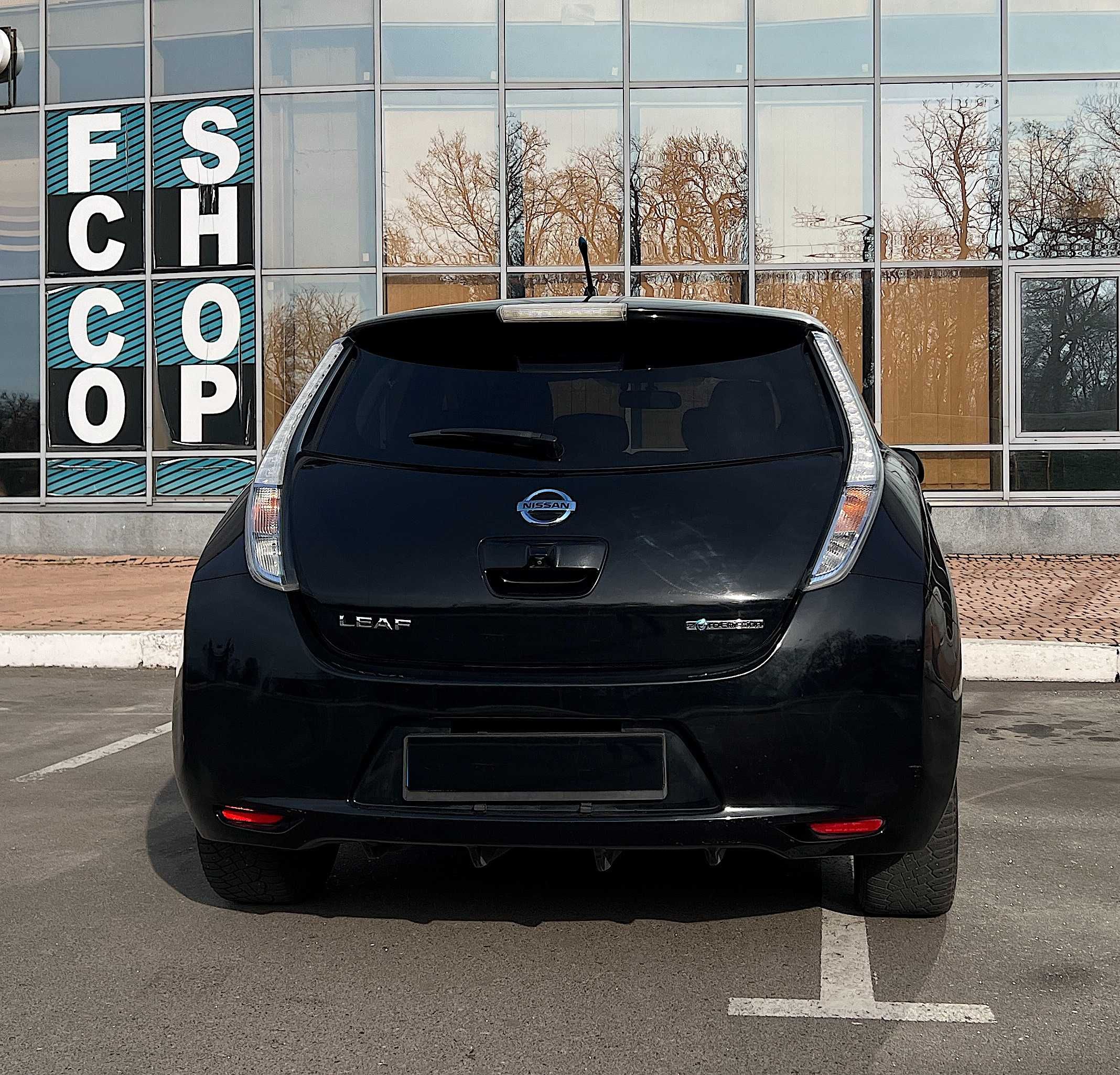 Nissan Leaf 2013 c двумя батареями электромобиль