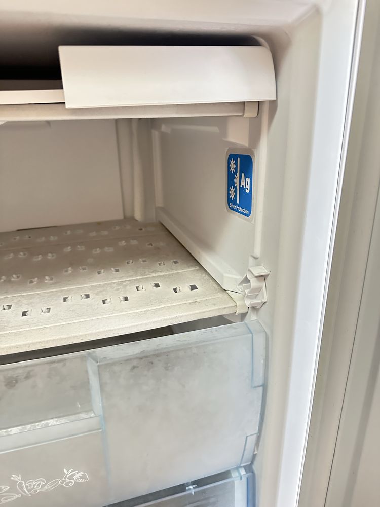 Морозильна камера BEKO FSA 25300 158.5 х 66.5 х 67.9 см