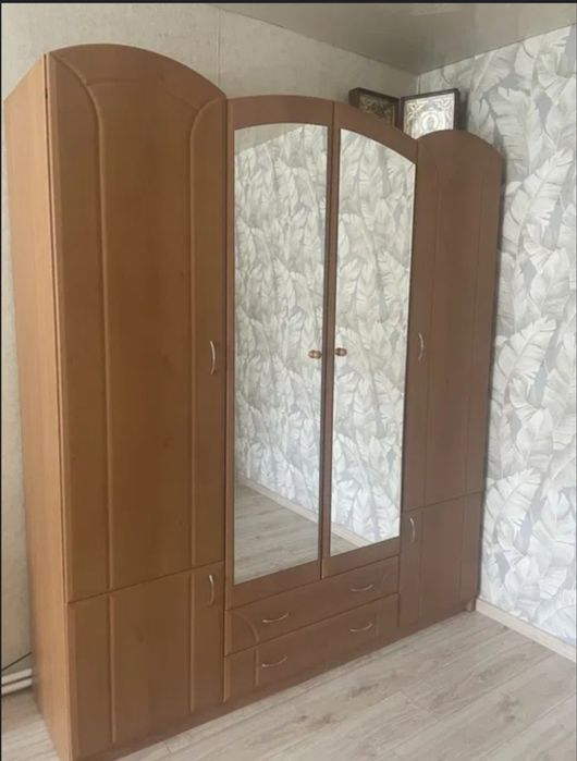 Продам шафу, двохспальне ліжко,комод