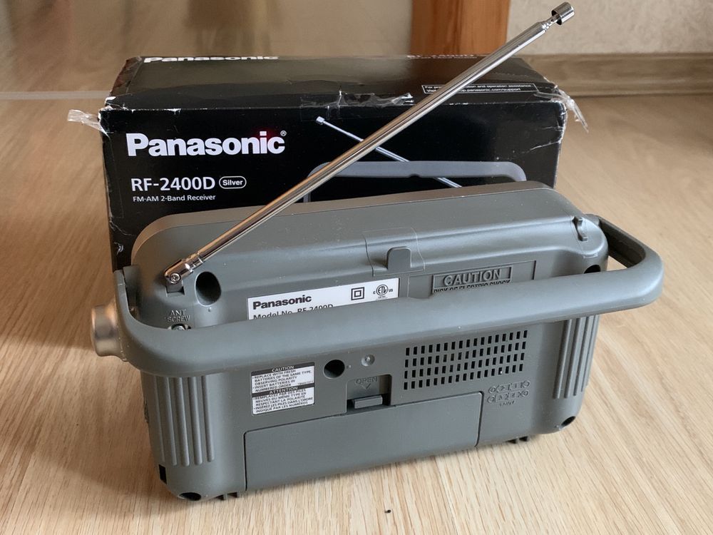 Радіоприймач Panasonic RF 2400D AM FM на батарейках АА