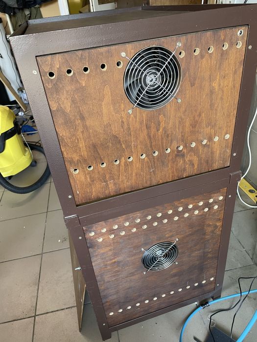 Продається 2 поверховий корпус для акумуляторів