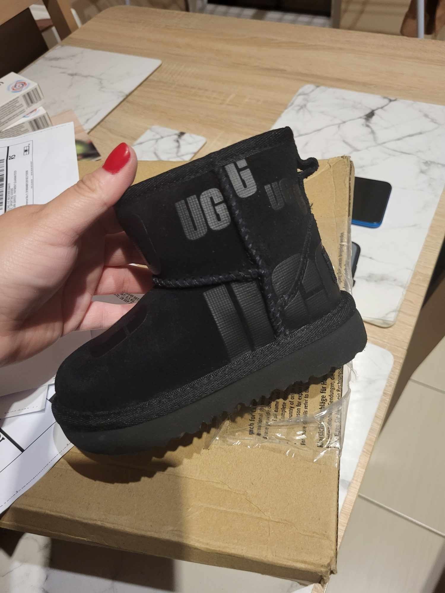 UGG Classic Mini r. 23,5, czarne z logo