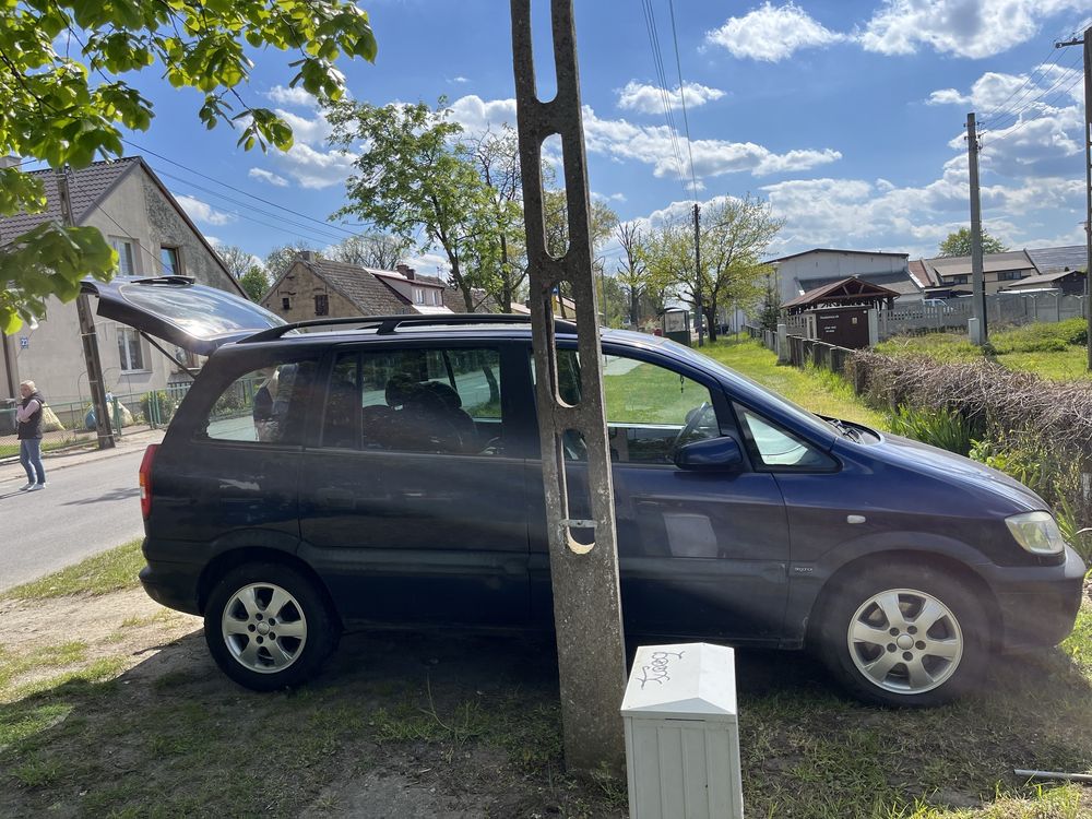 Opel Zafira A Elegance 2.0 DI 82 KM