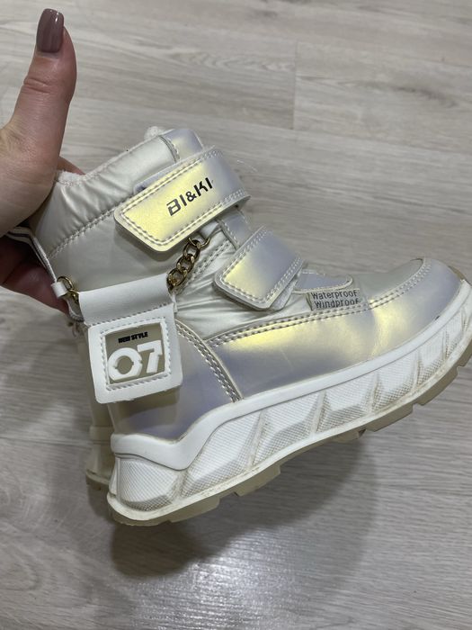 Зимові чоботи на дівчинку